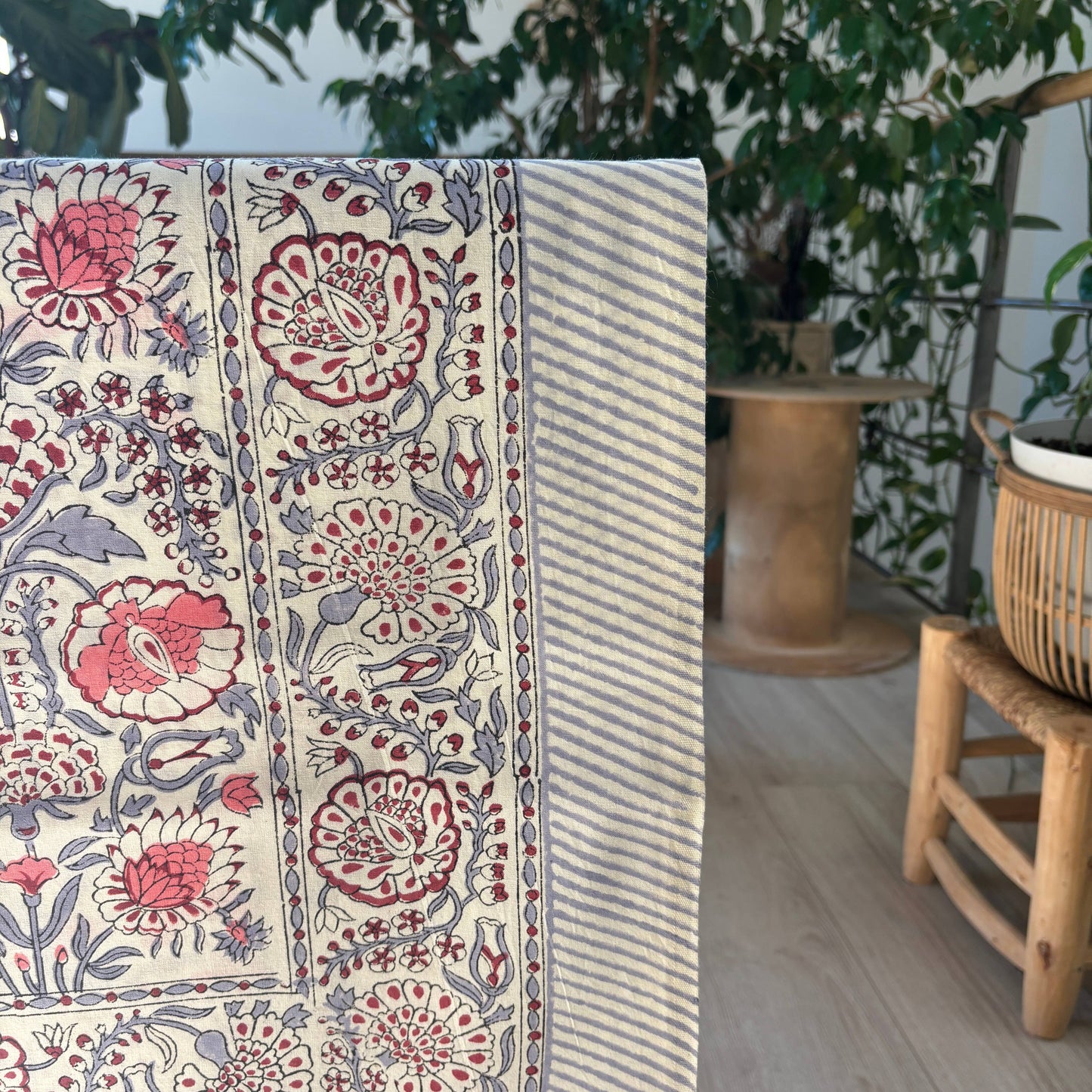 "Tuileries" hand block-printed cotton tablecloth 150 x 220cm