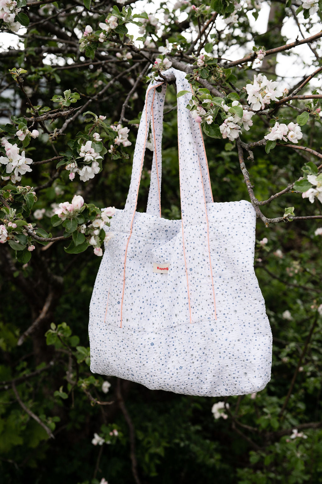 Tote All- Total FLOWERS