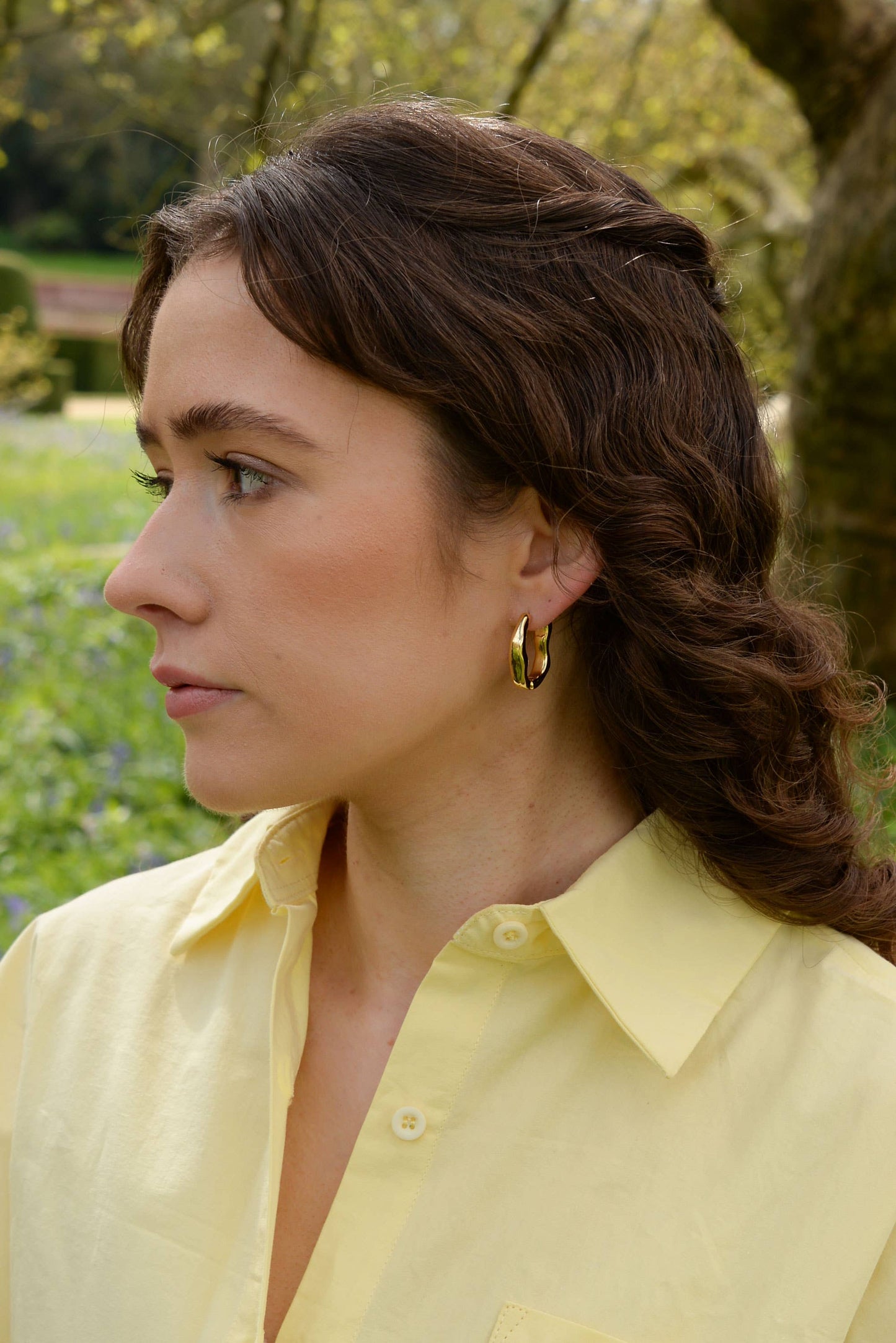 OBLONG WIGGLE GOLD EARRING