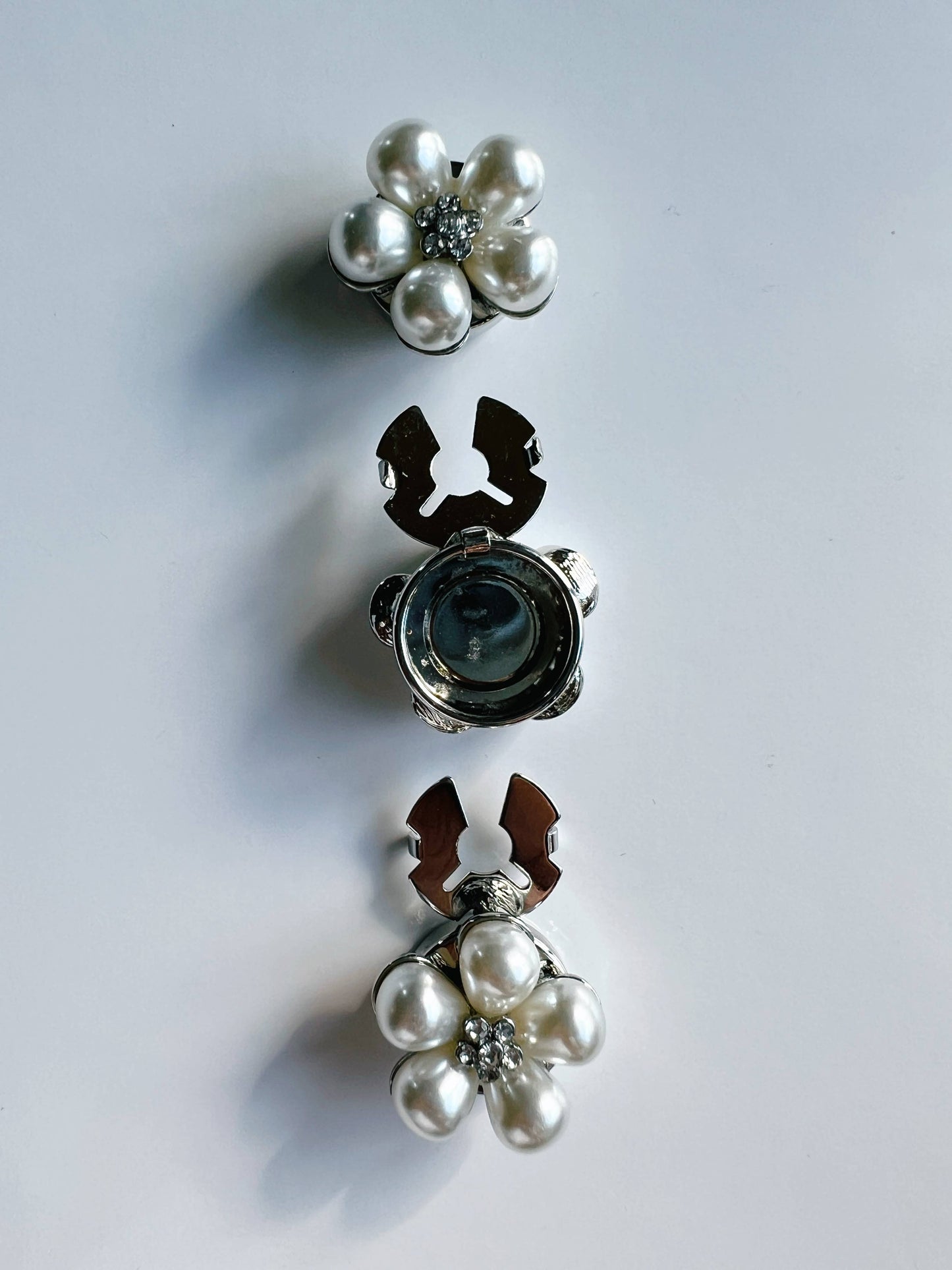 Rosi – Pearl Flower Button Charm Silver (6 pcs)