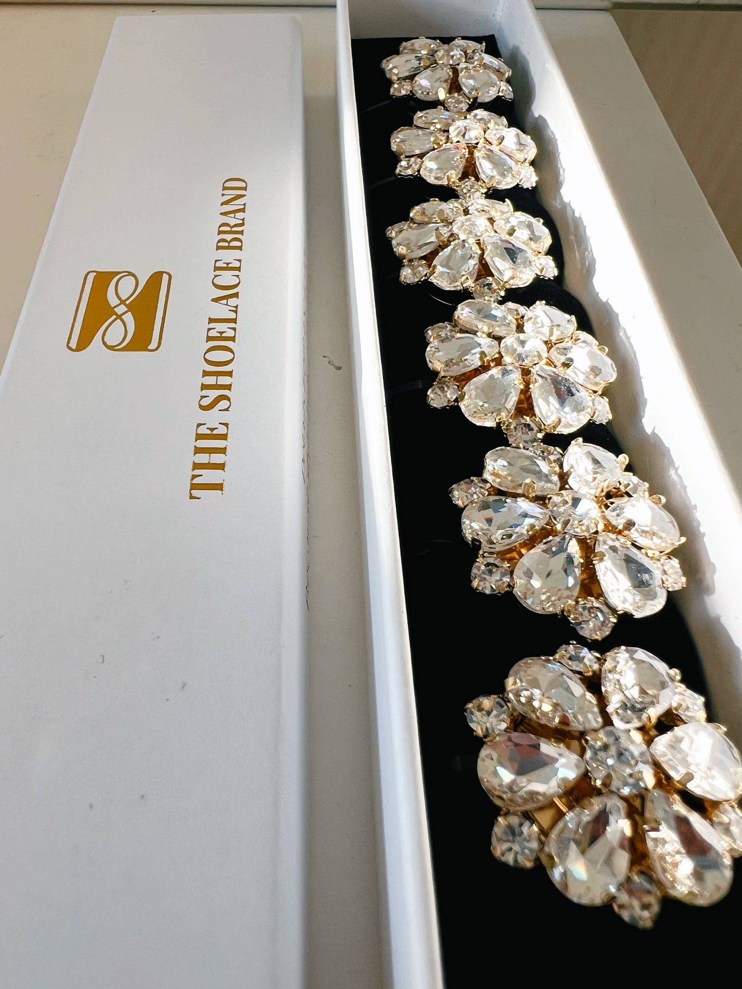 Signe – White Flower Button Charm Gold (6 pcs)